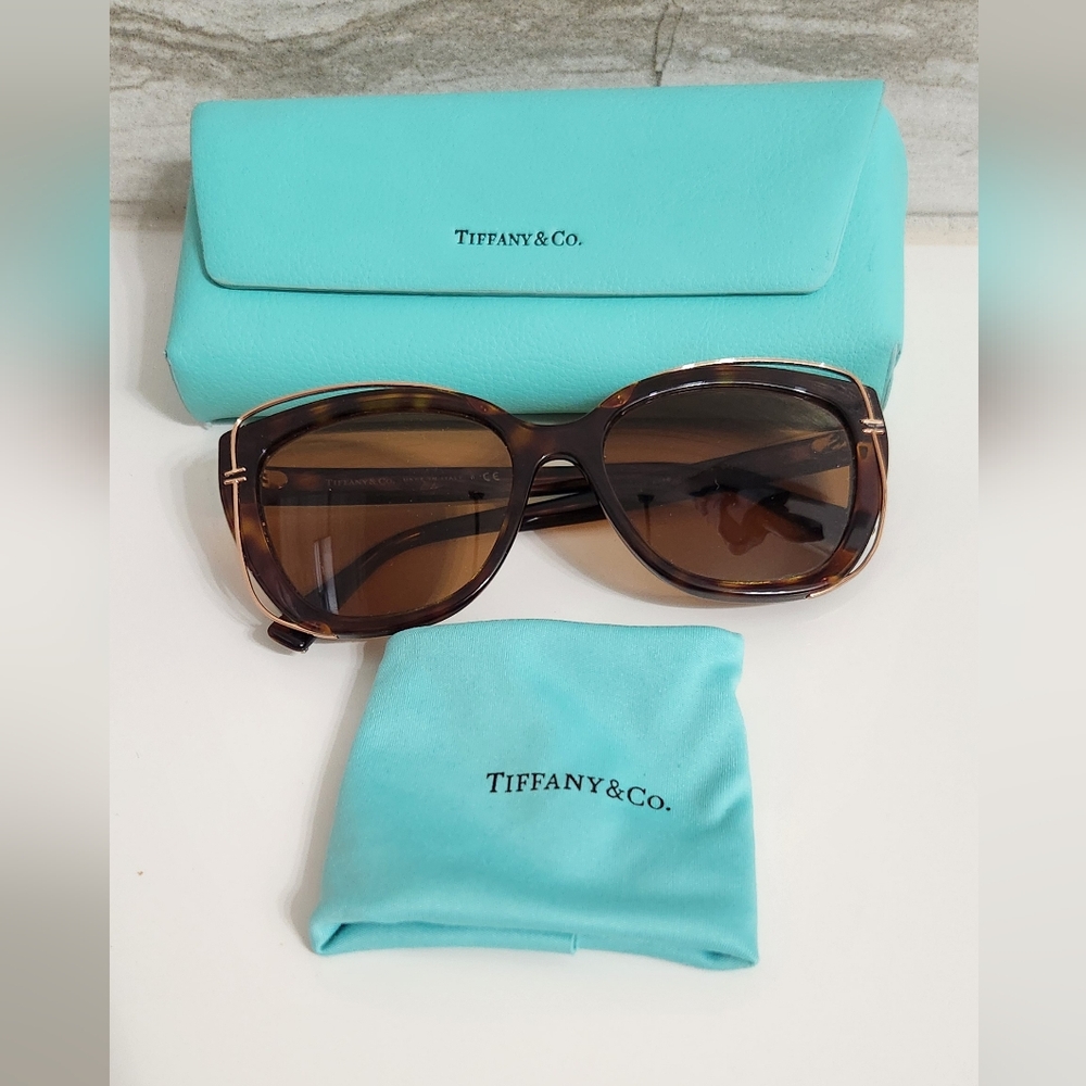 (GUC) Tiffany & Co. Tortoise Shell Cat-Eye Sunglasses with Oversized Design